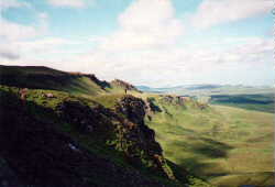 Eine Wanderung im Quiraing-Massiv. Ein günstiger Ausgangspunkt für Wanderungen ist der Campingplatz in Staffin